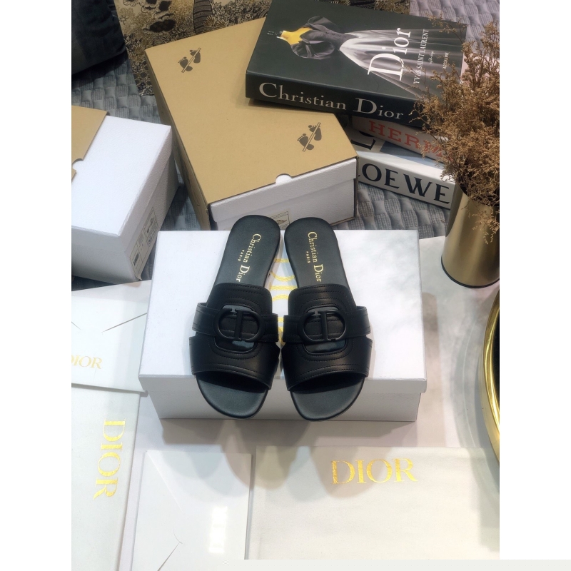 ch**an D*or slippers
